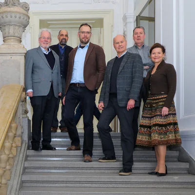 v.l.n.r.: Univ.-Prof. Werner Sitte, Univ.-Prof. Christian Teichert, Professor Paolo Falcaro (TU Graz), Univ.-Prof. Wolfgang Lang (Universität Wien), Univ.-Prof. Oskar Paris und Vizerektorin Christina Holweg. Foto: © Armin Russold. 