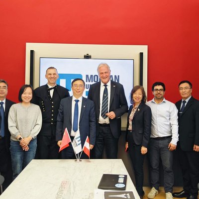 Ein Gruppenbild von Vertreter*innen der Montanuniversität Präsident und der Nanjing University of Aeronautics and Astronautics (NUAA). 