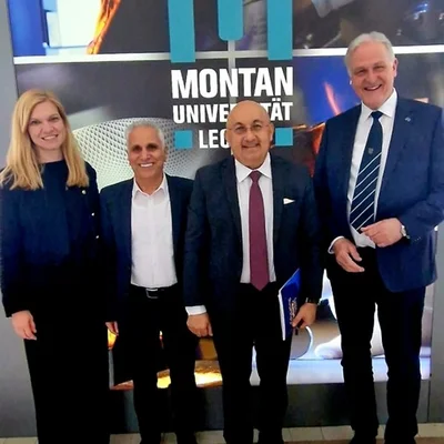  Dr.-Ing. Susanne Feiel, Prof. Dr. Riyaz Kharrat, Vizepräsident Univ.-Prof. Dr. Dana Mawlood und Rektor Peter Moser. Foto: © MUL
