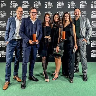 Gerfried Tiffner, Mike Reiter, Flora Adelmann, Stefanie Luschin, Xenia Schnehen und Philipp Maier bei der Preisverleihung in Paris. Foto: © Brainsworld 360° Agency