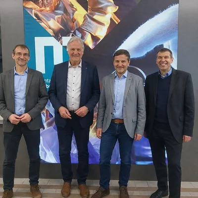 v.l.n.r.: Univ.-Prof. Frank Melcher, Rektor Peter Moser, Ass.-Prof. Dr. Dietmar Gruber und Vizerektor Helmut Antrekowitsch. Foto: © Privat. 