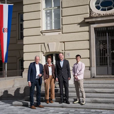 from left to right: Rector Peter Moser, Prof. Dr. Sibila Borojevic Sostaric (University of Zagreb), Ass.-Prof. Vječislav Bohanek (University of Zagreb) and Dipl.-Ing. Manuel Labrador Ortega from RIC Leoben (Resources Innovation Center Leoben). Photo: © TU Leoben/Schnehen. 