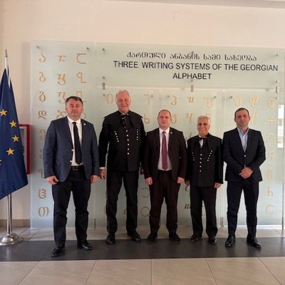 Rektor Peter Moser (2.v.l) und Prof. Riyz Kharrat (2.v.r.) bei ihrem Besuch in Georgien. Foto: © Privat