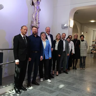 from left to right: Carsten Drebenstedt, Henning Zeidler, Vicerector academic affairs Swanhild Bernstein, Rector Peter Moser, Rector Jutta Emes, Volkmar Kircher, Denise Chousi, Maria Machevariani, Julia Sishchuk, Jiangxue Liu. Photo: © TUBAF